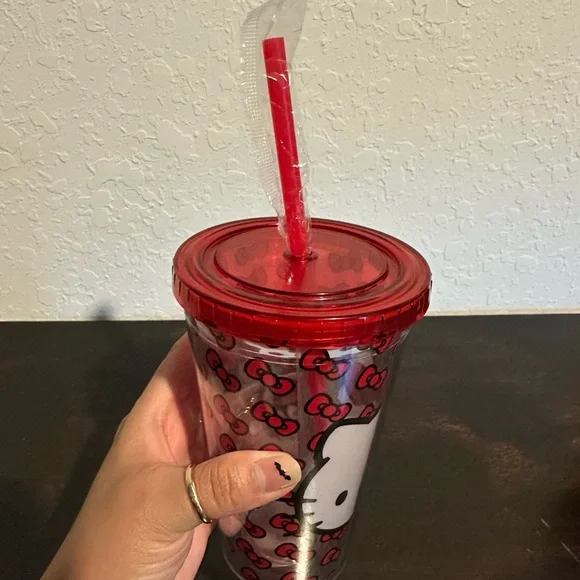 New Hello Kitty Plastic Tumbler With Straw Cup - Picture 2 of 4